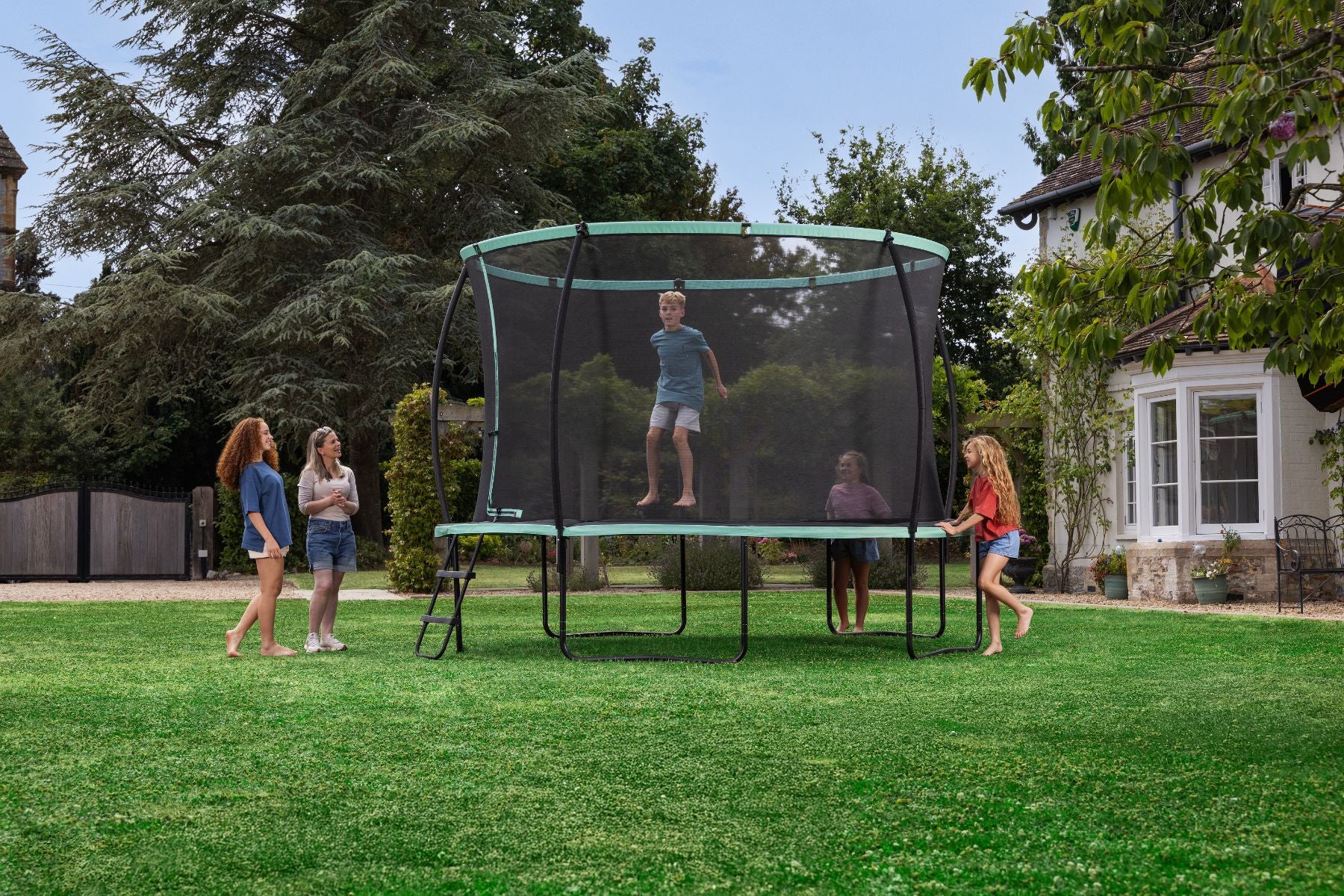 Xtreme Air 12ft Trampoline, Ladder & Enclosure - Image 4
