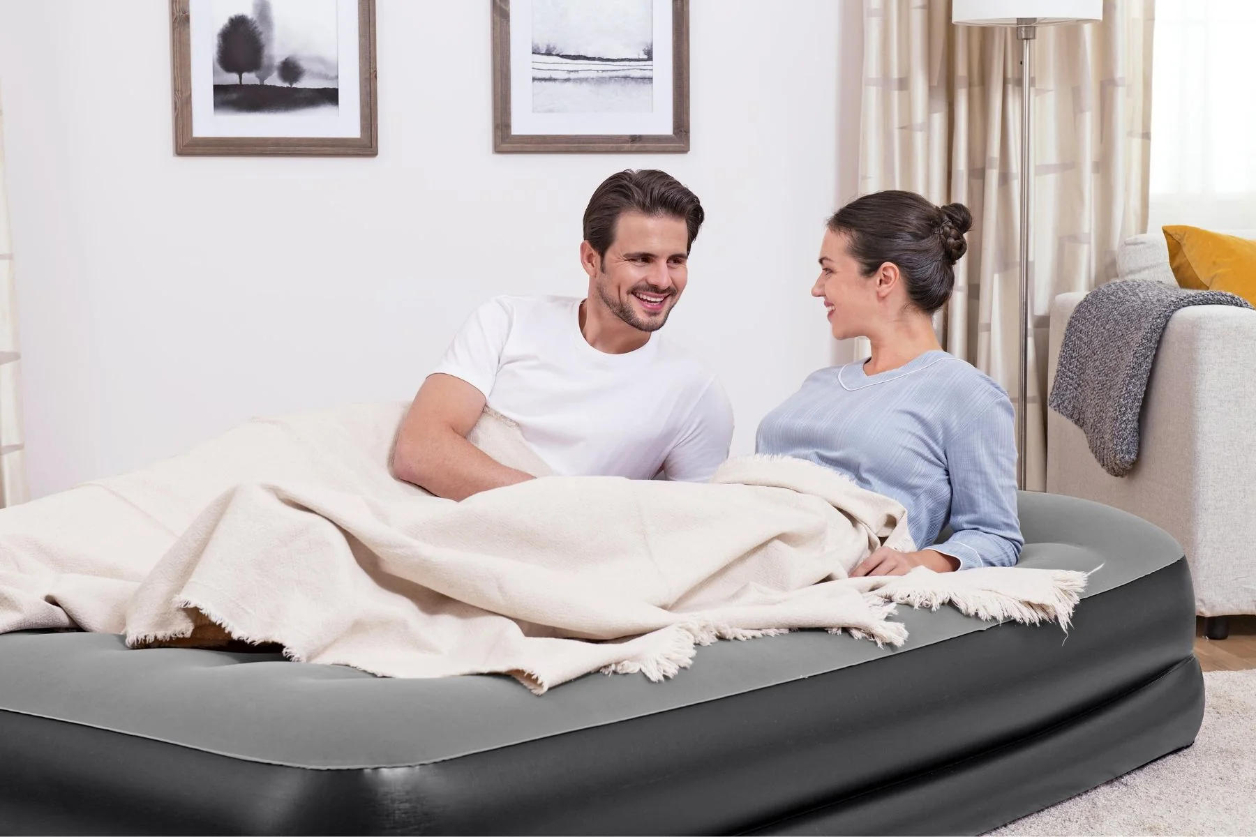 Queen Premium Airbed with Built-in Pump - Image 4
