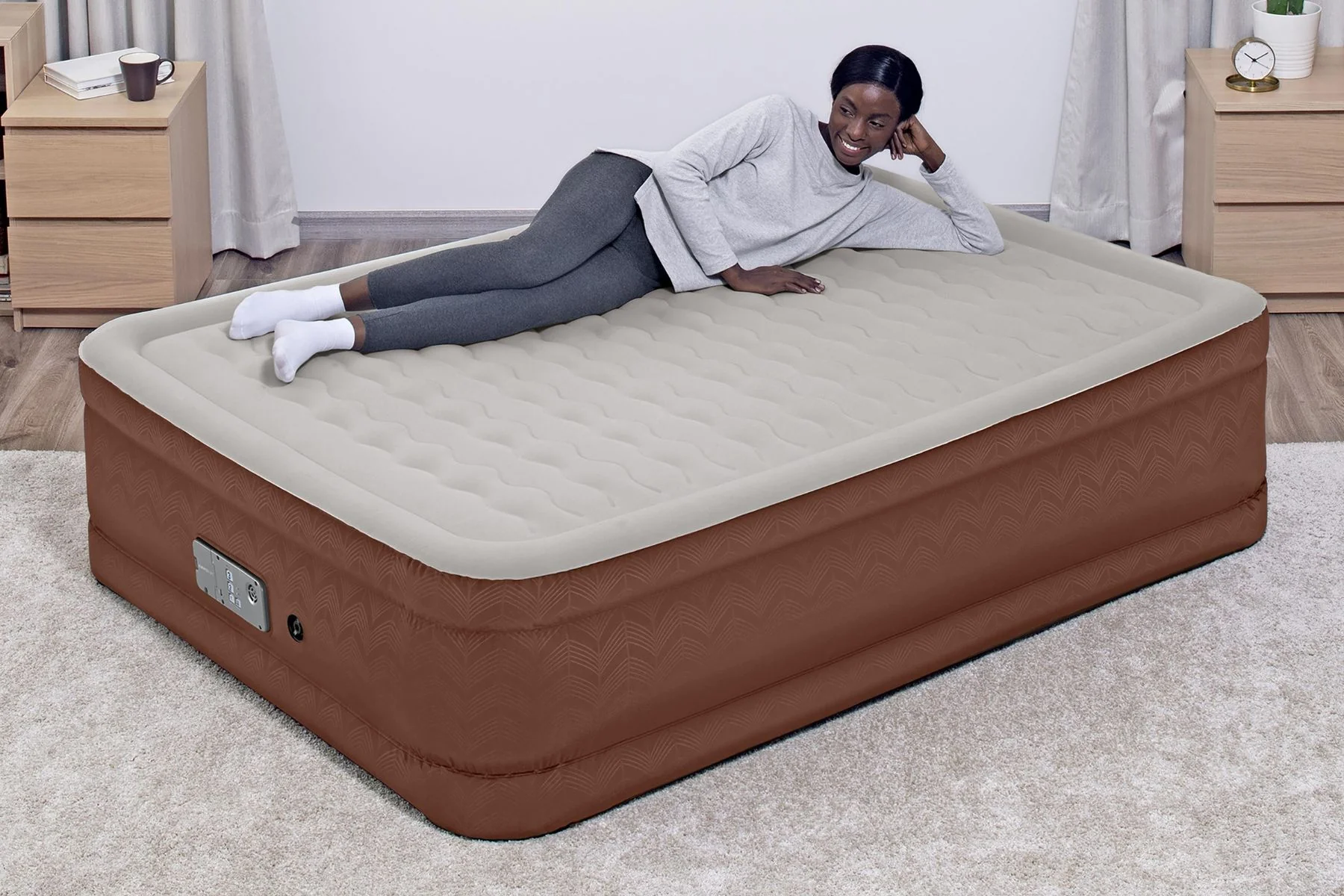 Queen Premium Fortech Airbed with Built-in Pump - Image 5