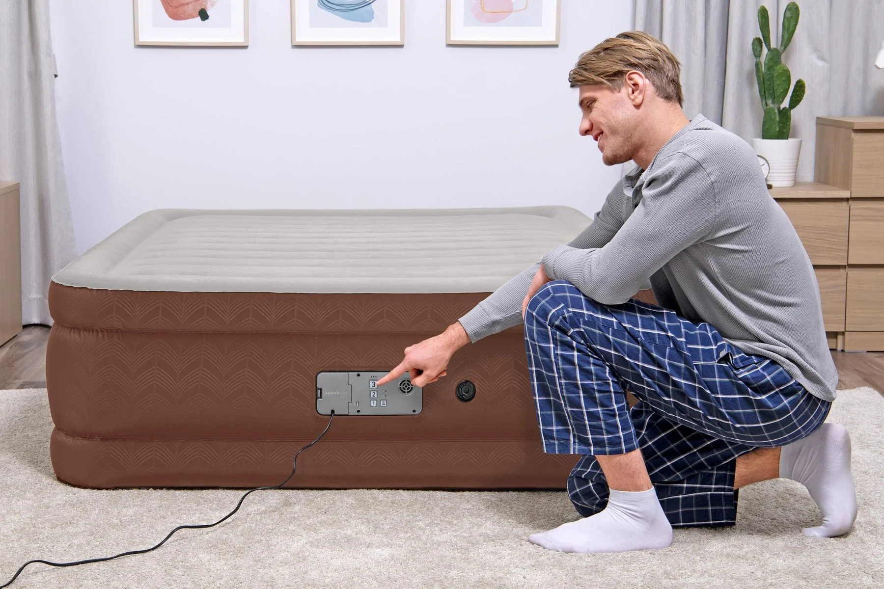 Queen Premium Fortech Airbed with Built-in Pump - Image 6